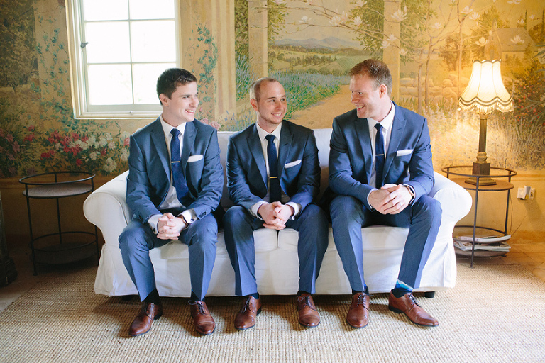 natural-groomsmen-photos